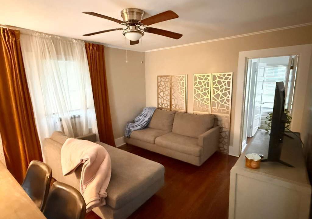 Photo of Livingroom in Historic Uptown
