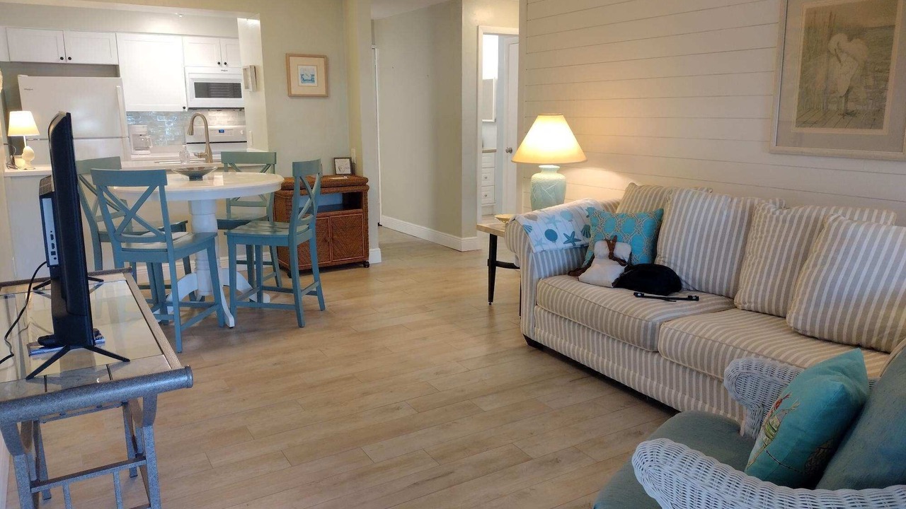 Photo of Livingroom in Cypress Lake