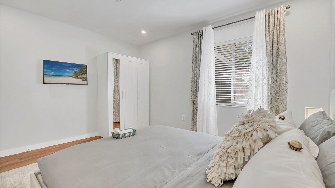 Photo of Bedroom in Cypress Gardens
