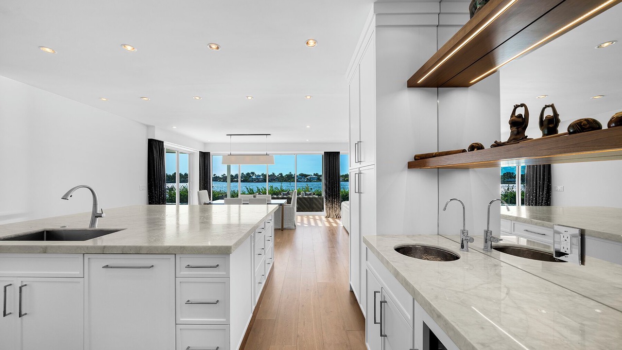 Photo of Kitchen in Royal Harbor