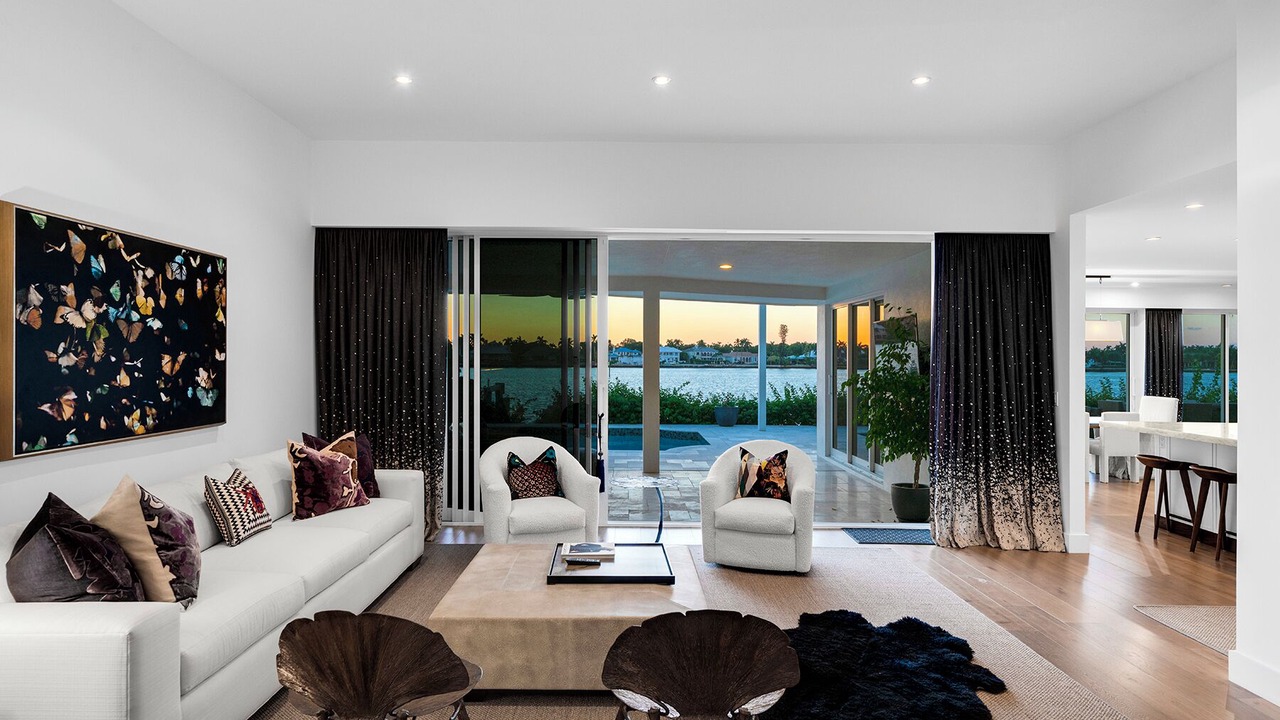 Photo of Livingroom in Royal Harbor