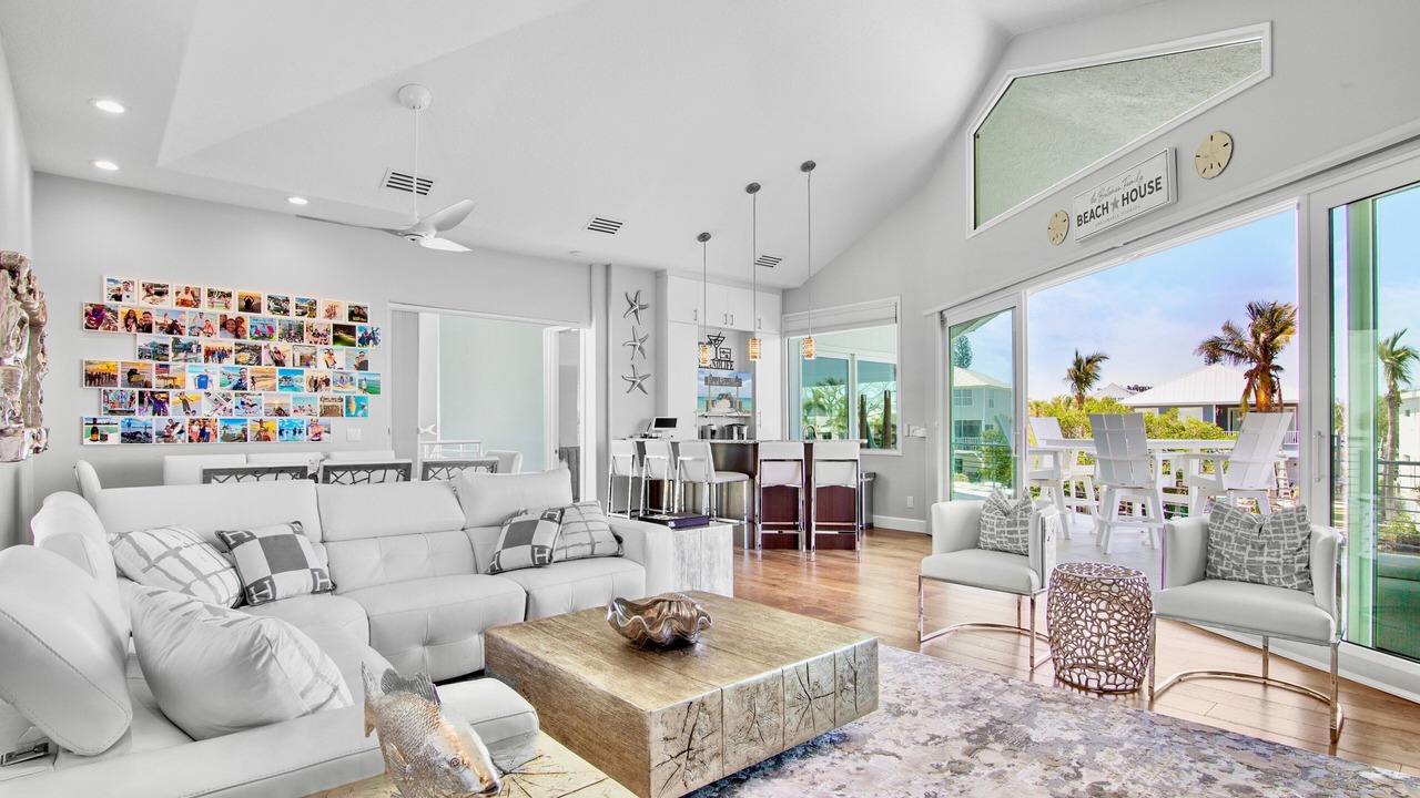 Photo of Livingroom in Holmes Beach