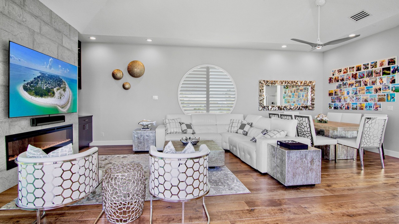 Photo of Livingroom in Holmes Beach