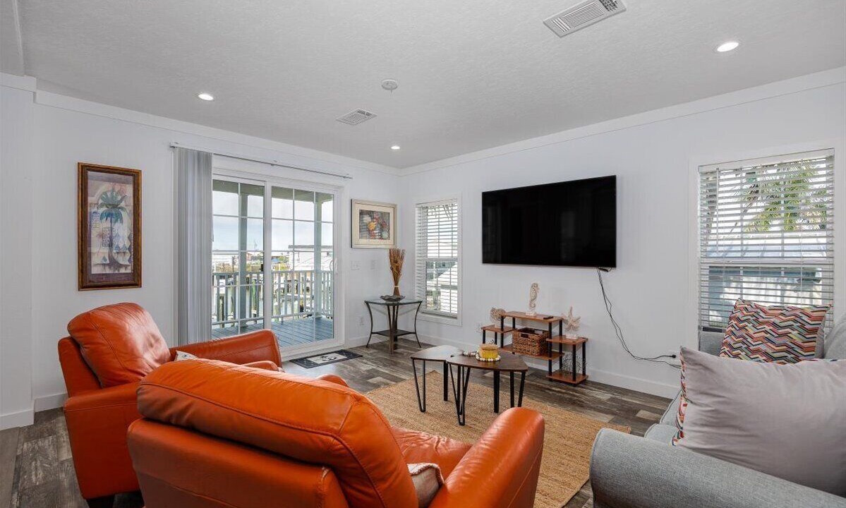 Photo of Livingroom in Saint James City