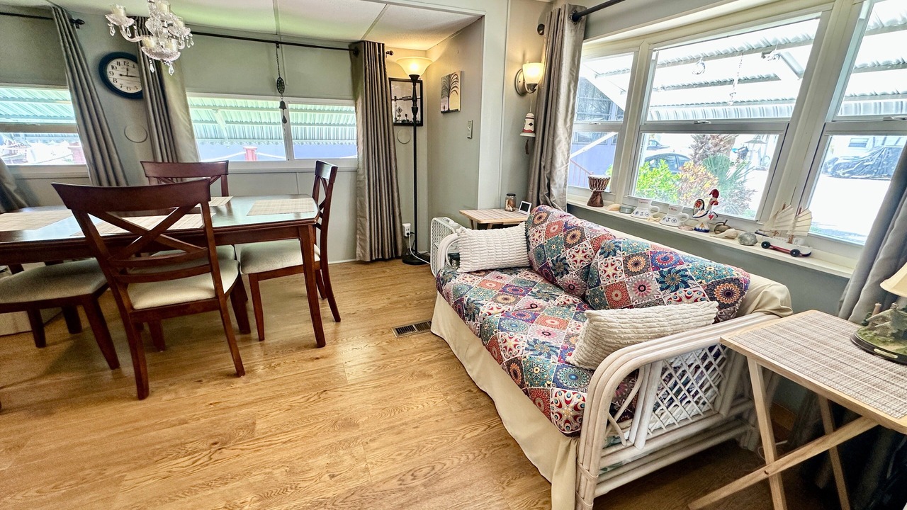 Photo of Livingroom in Nettles Island