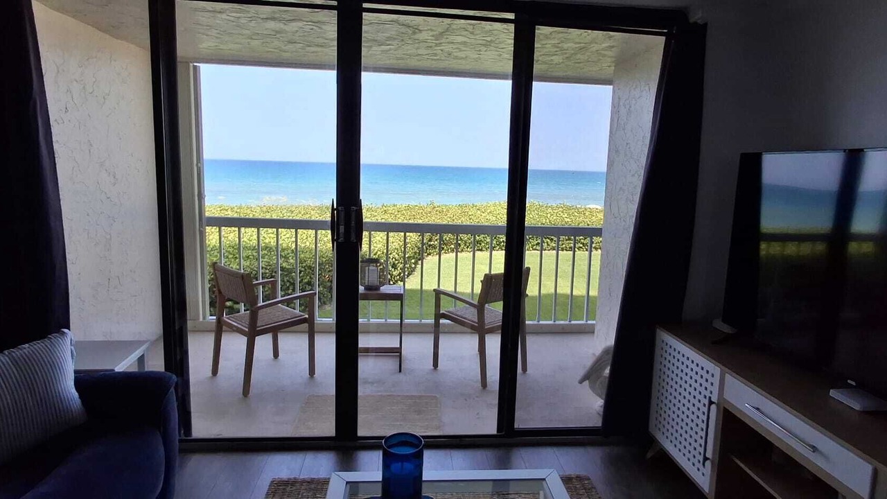 Photo of Livingroom in Beach Club Colony