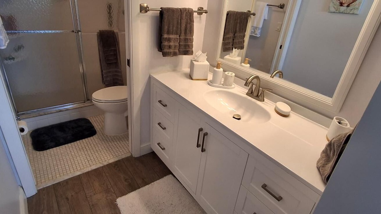 Photo of Bathroom in Beach Club Colony