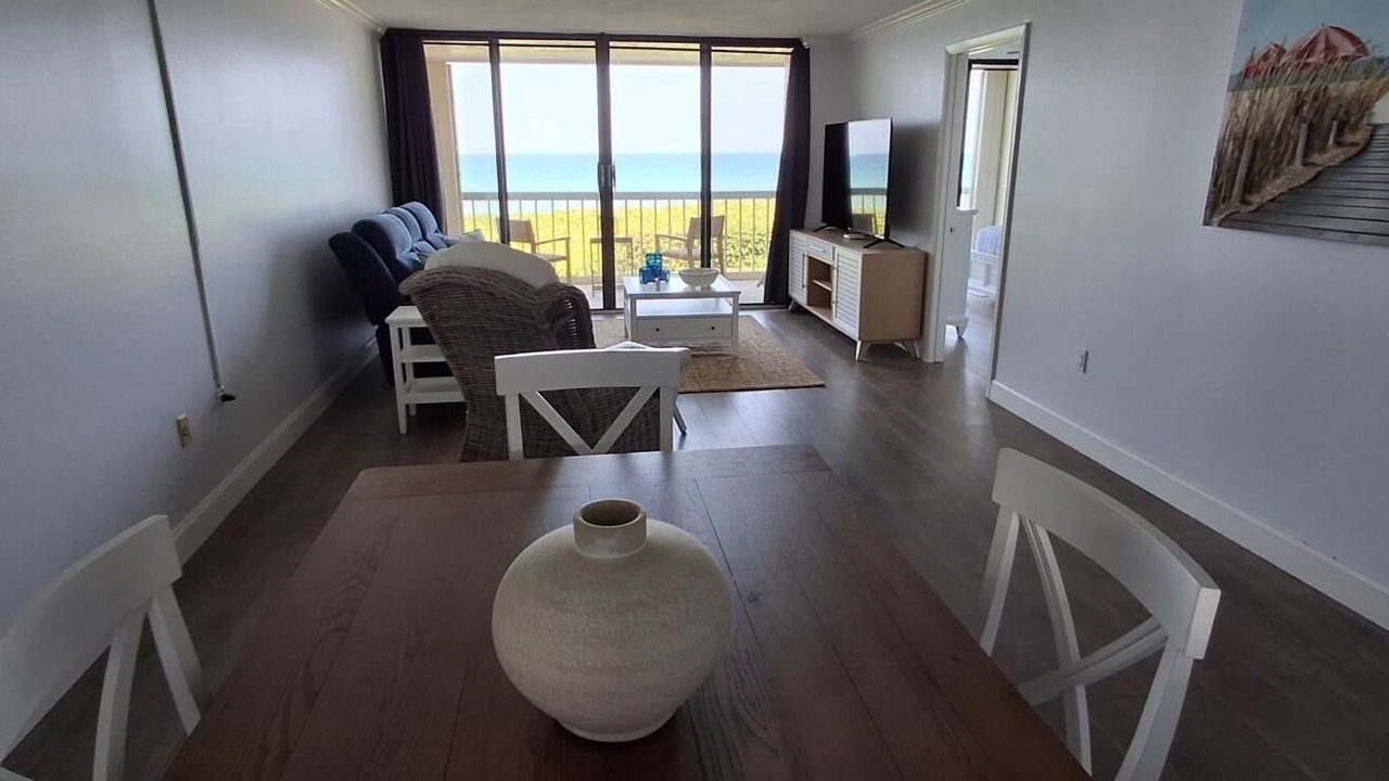 Photo of Livingroom in Beach Club Colony