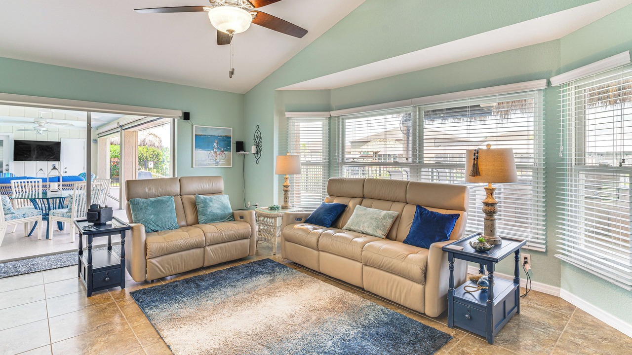 Photo of Livingroom in South Gulf Cove