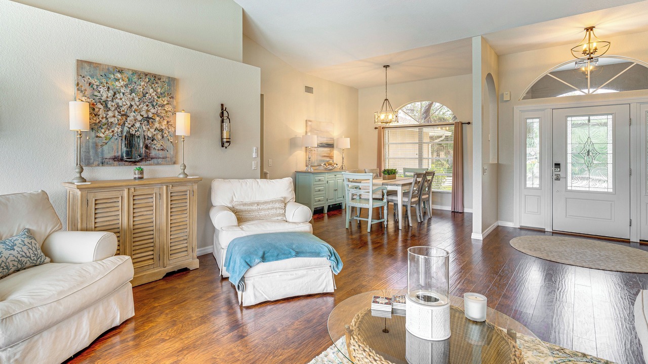 Photo of Livingroom in South Gulf Cove