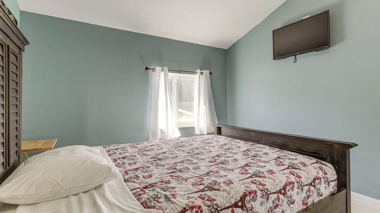 Photo of Bedroom in Echo Lake