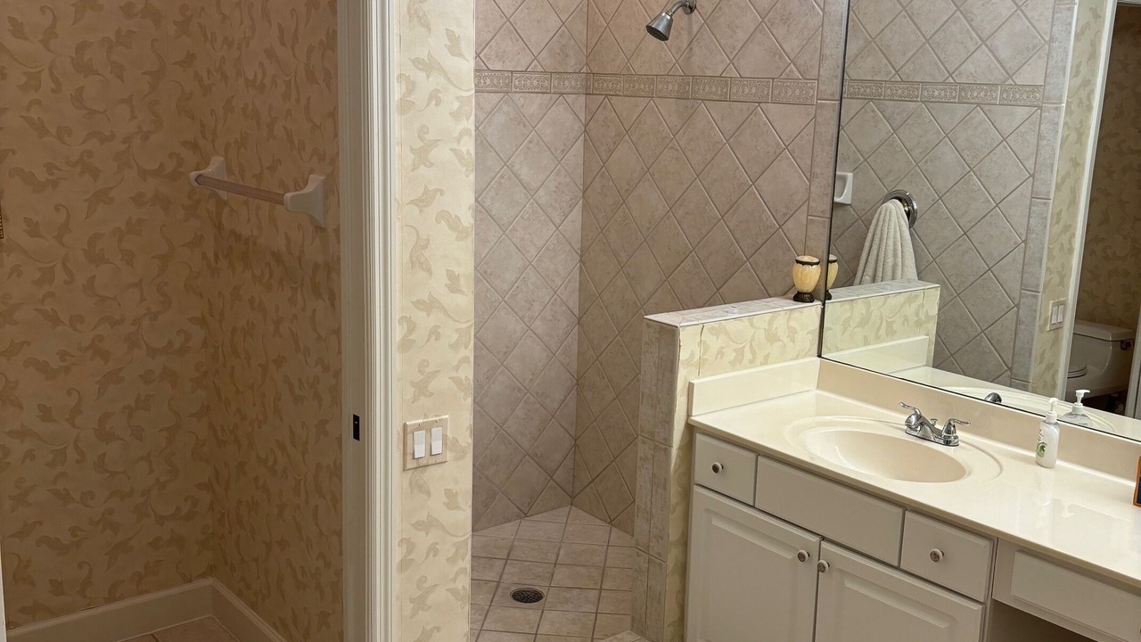 Photo of Bathroom in Tropical Cove