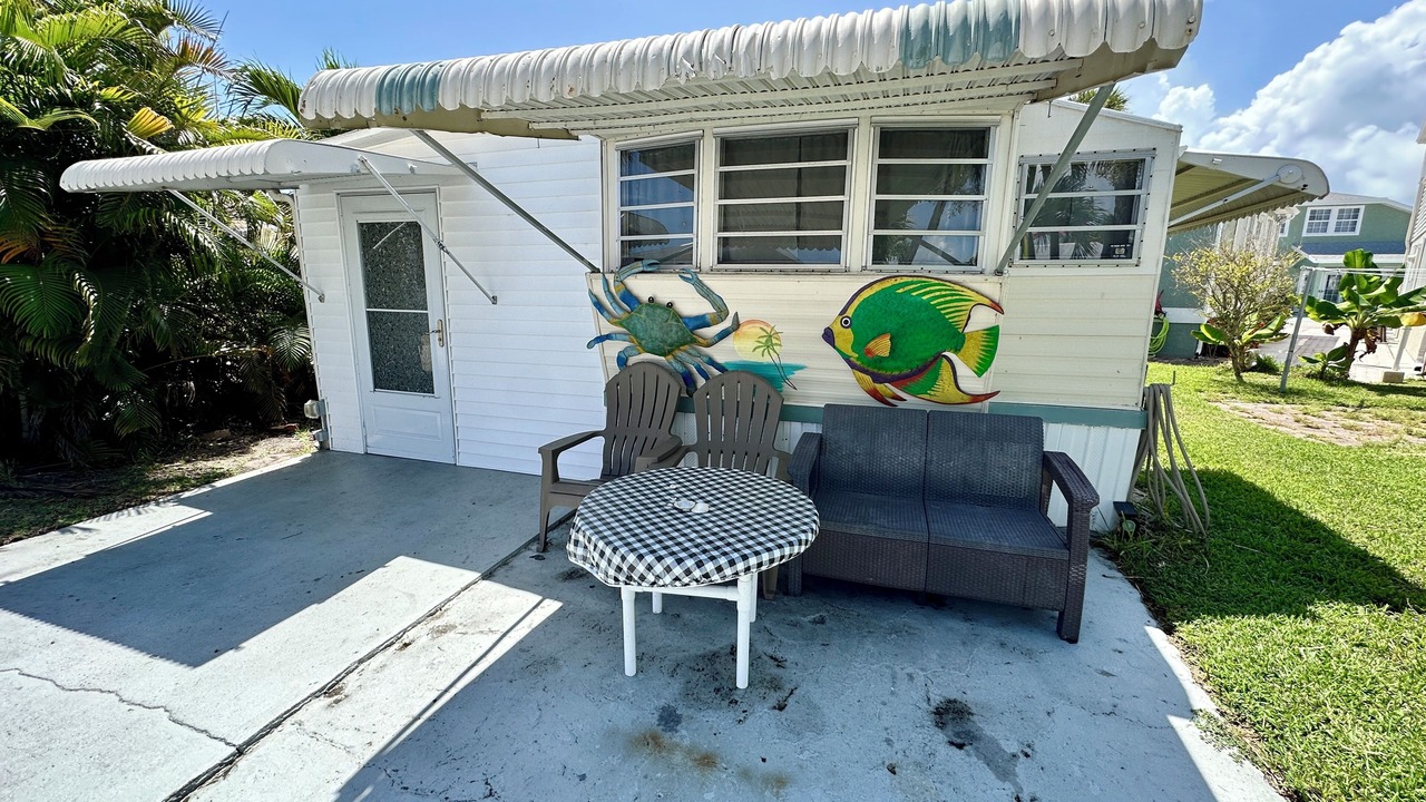 Photo of Patio Balcony in Nettles Island