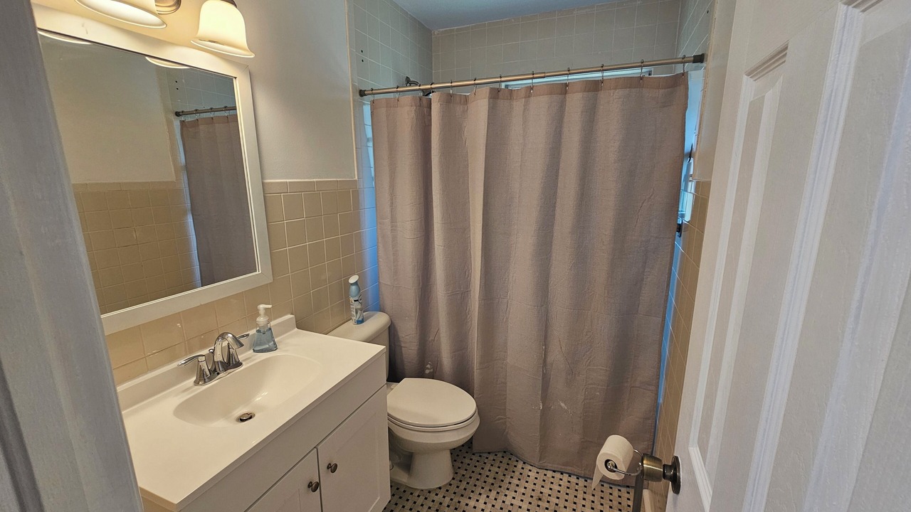 Photo of Bathroom in June Park