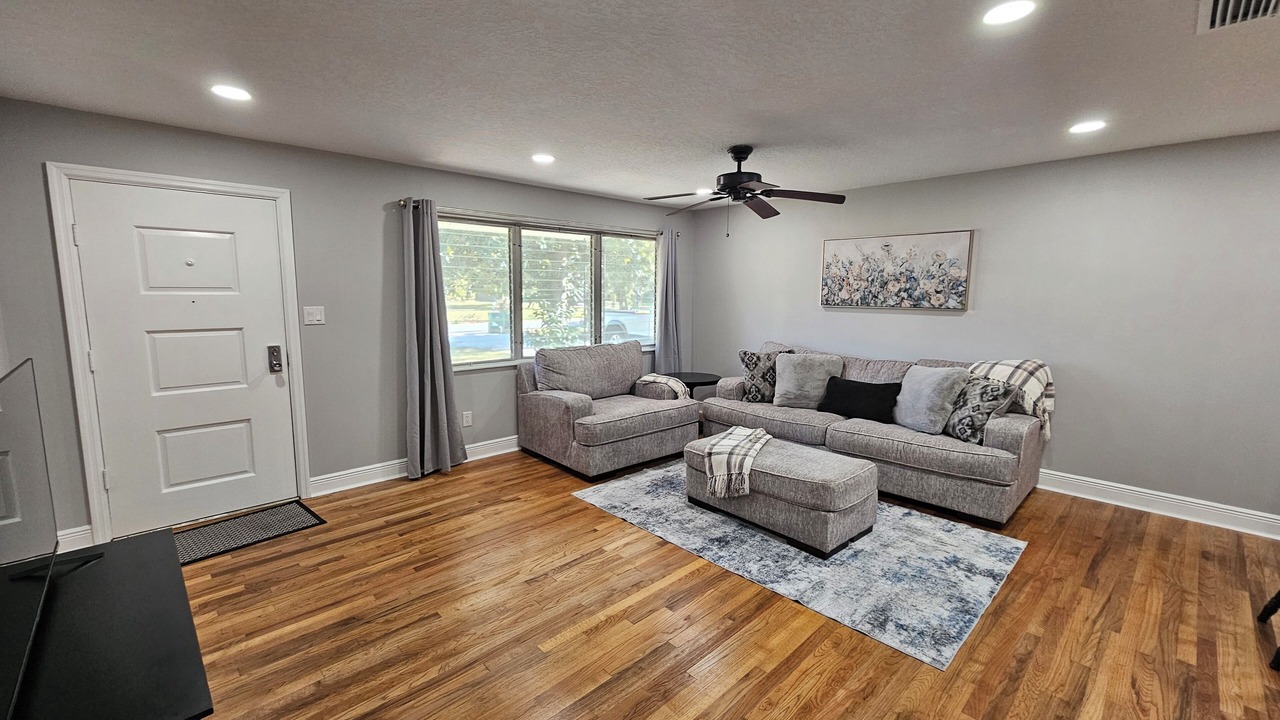 Photo of Livingroom in June Park