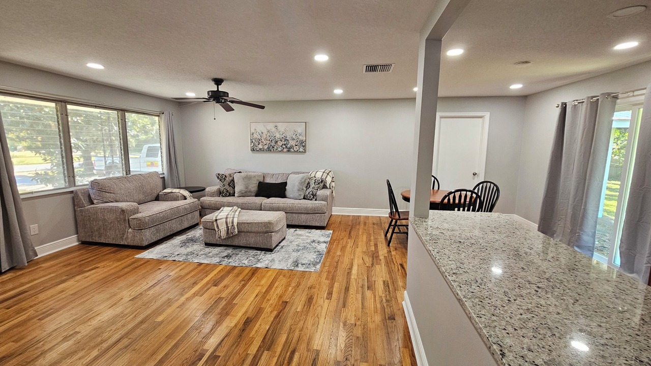 Photo of Livingroom in June Park
