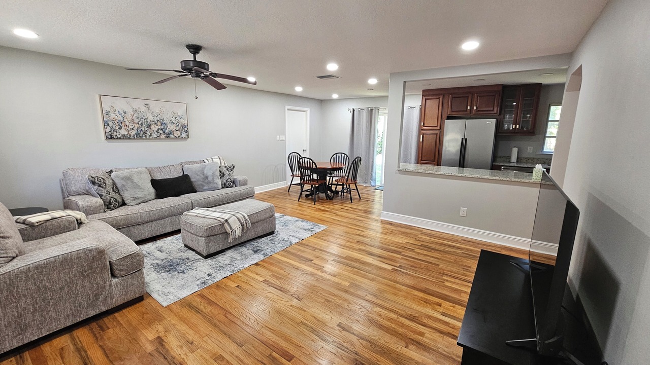 Photo of Livingroom in June Park