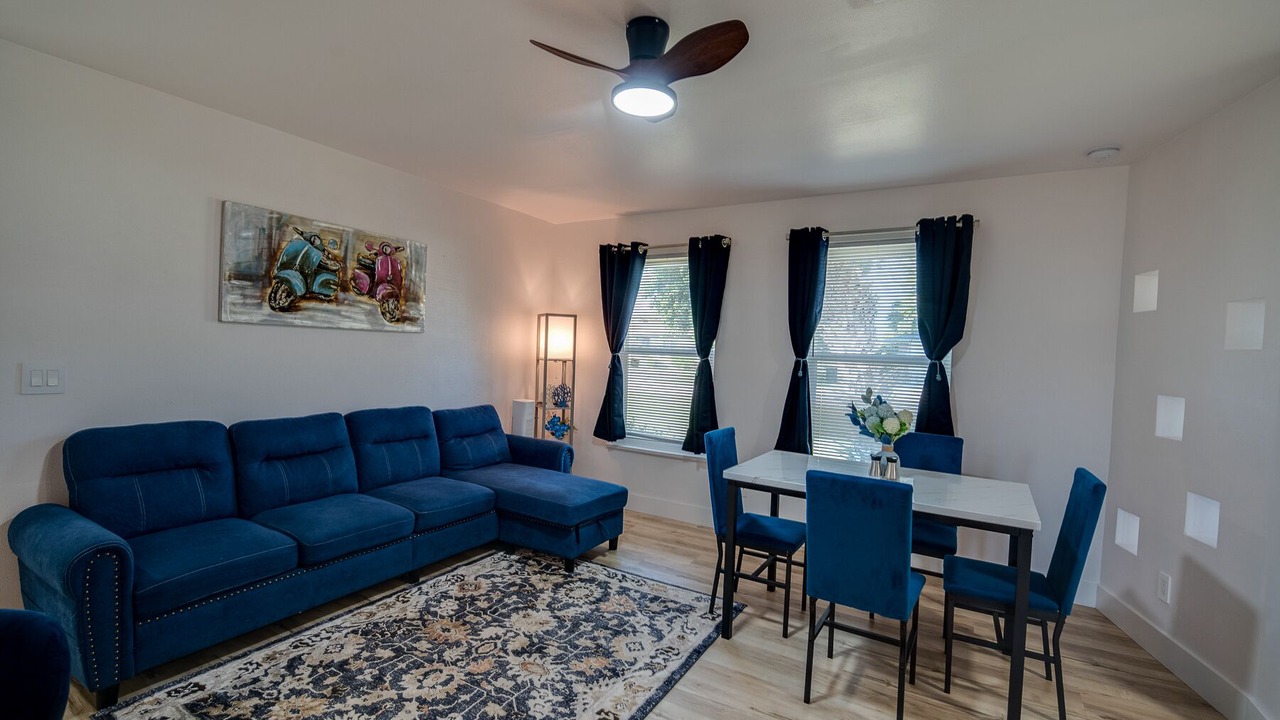 Photo of Livingroom in Yacht Club