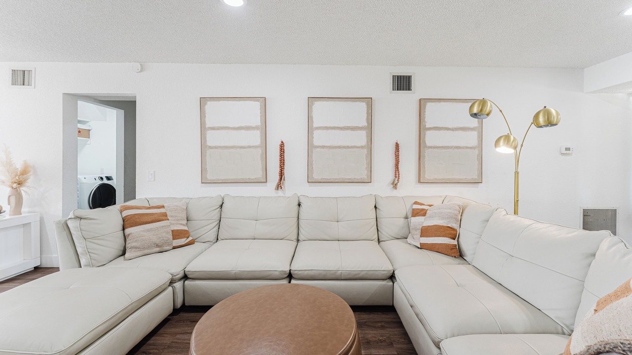 Photo of Livingroom in Hunt Club