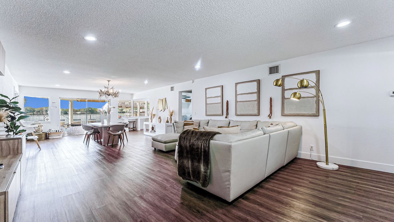 Photo of Livingroom in Hunt Club
