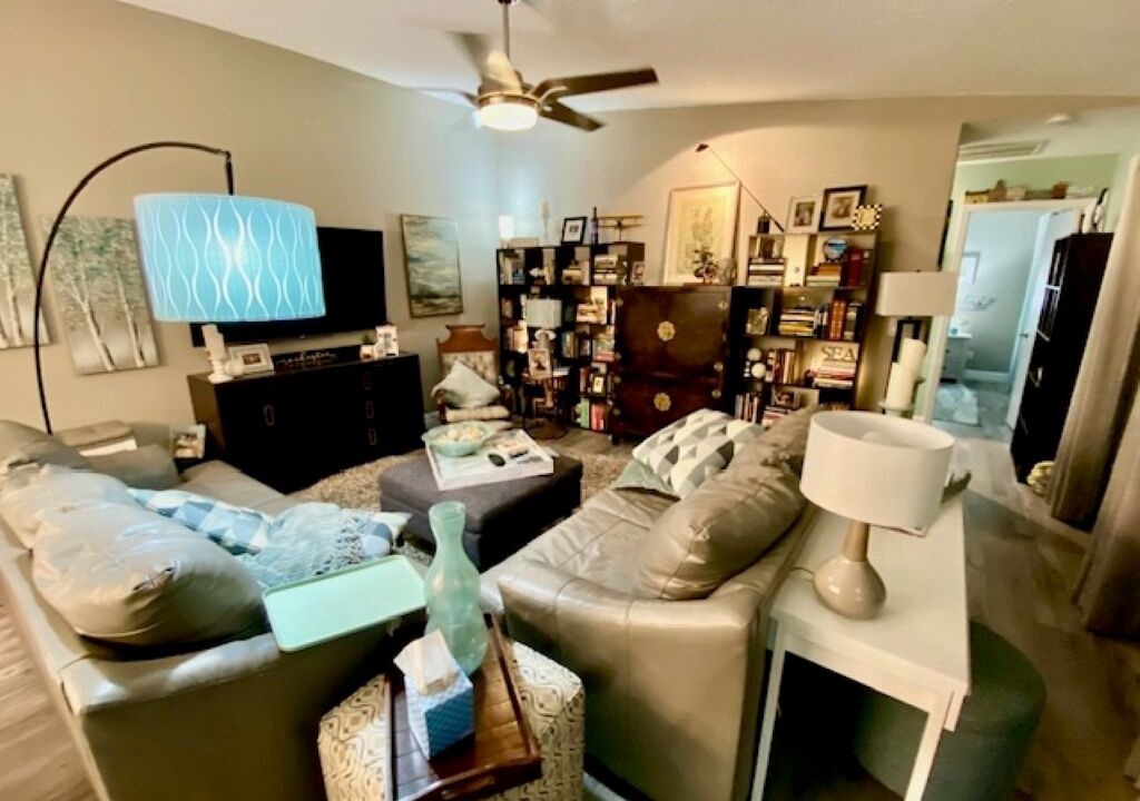 Photo of Livingroom in Riverbend Country Club