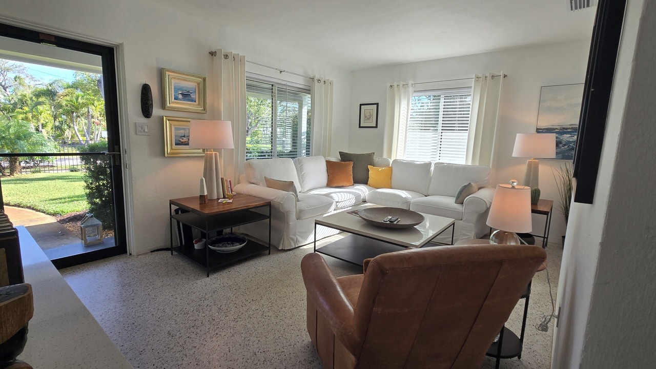 Photo of Livingroom in Bayview