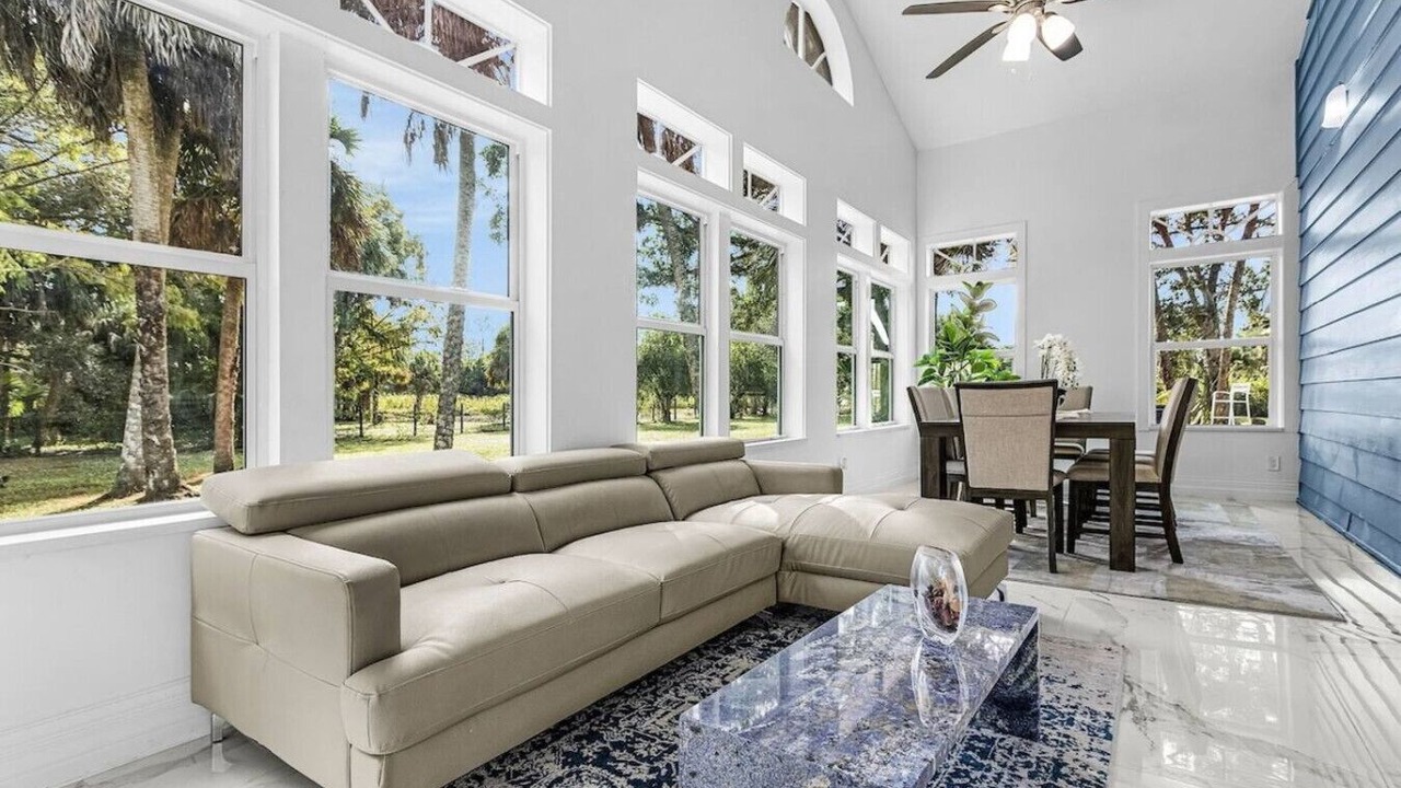 Photo of Livingroom in Naples