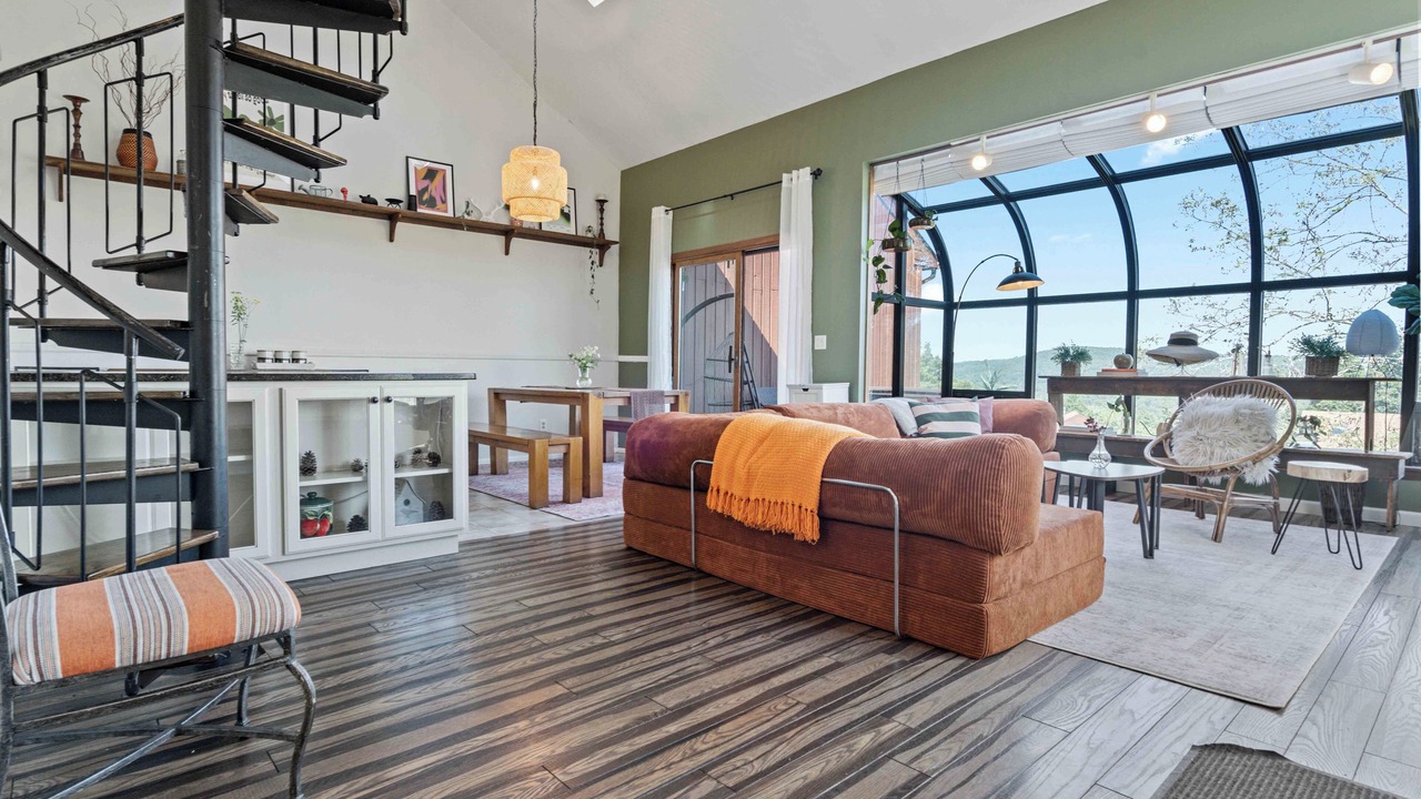 Photo of Livingroom in Vernon