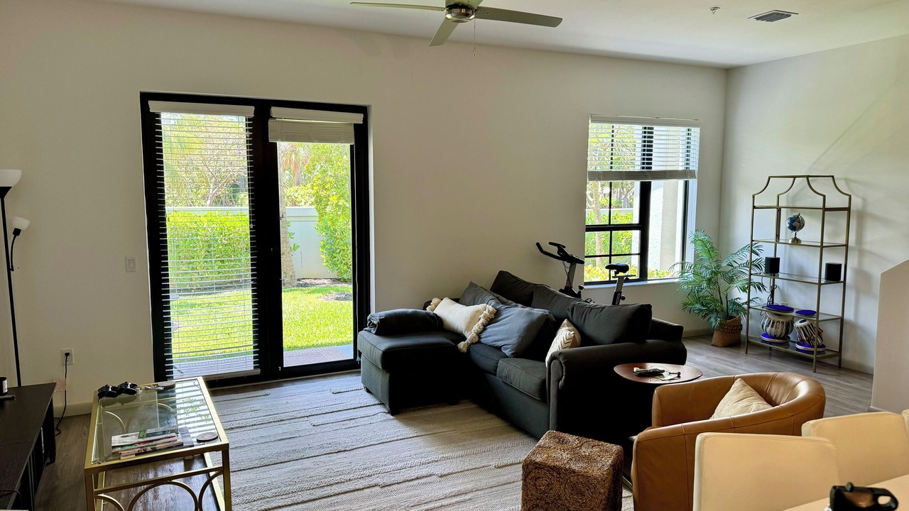 Photo of Livingroom in Juno Beach