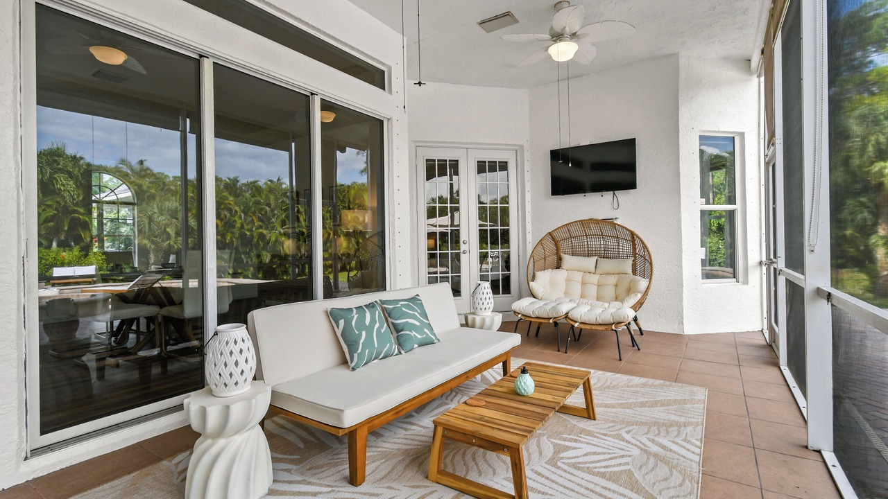 Photo of Livingroom in Hunt Club
