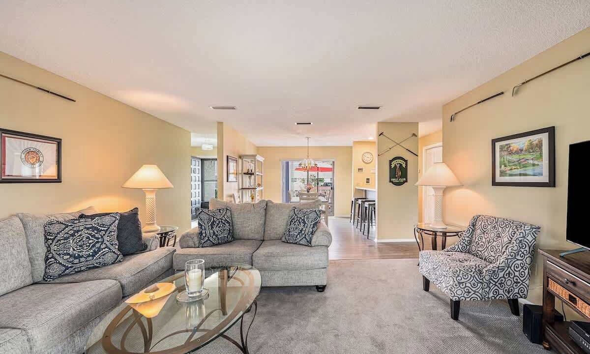 Photo of Livingroom in East Lake Woodlands
