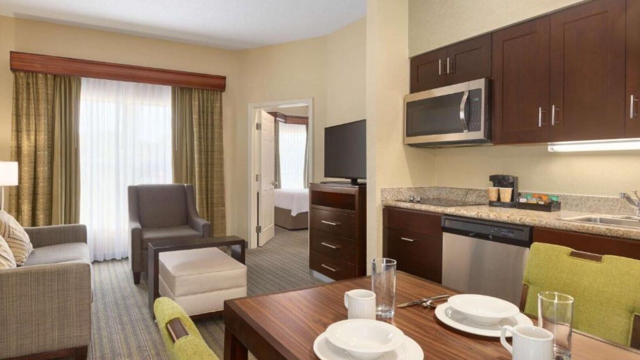 Photo of Livingroom in Feather Sound