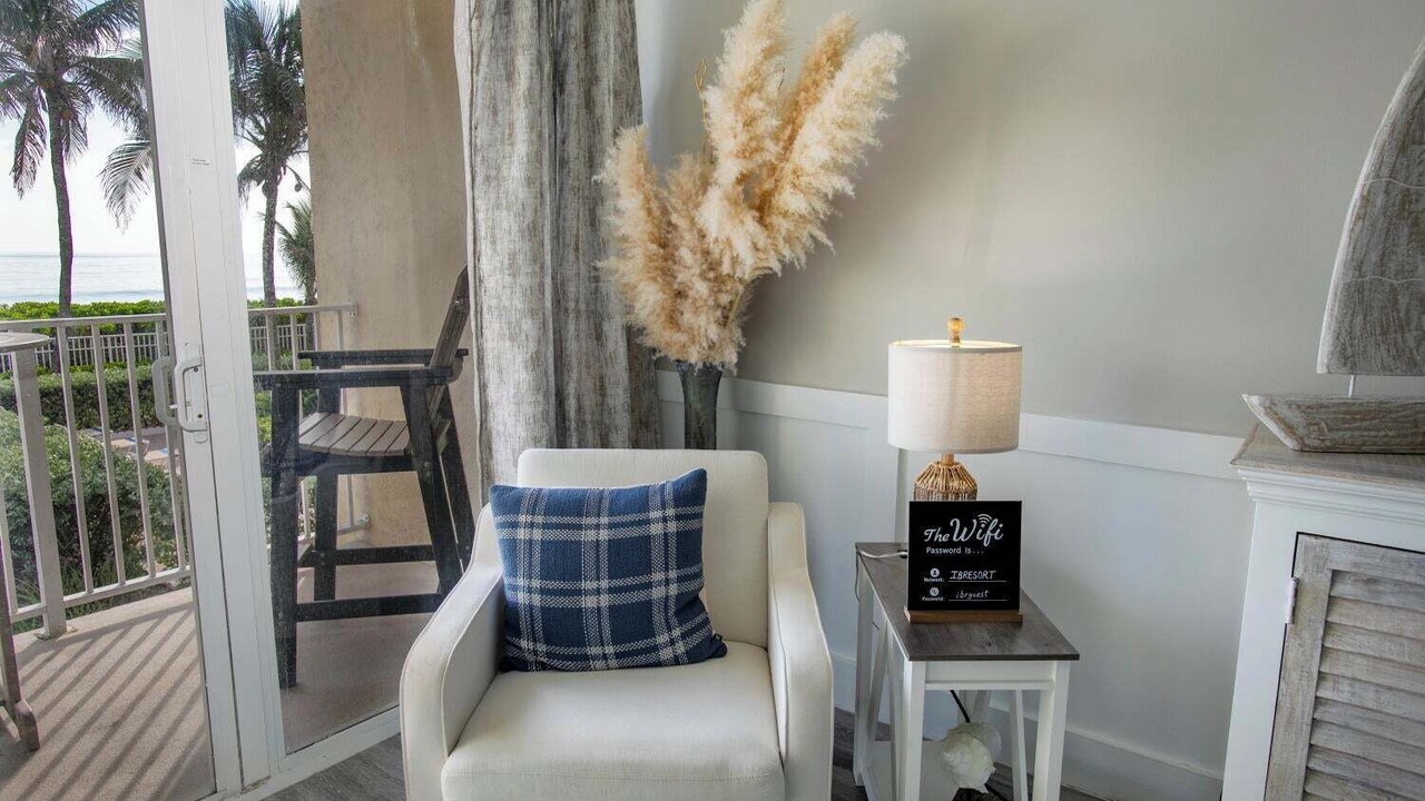 Photo of Livingroom in Hutchinson Island South