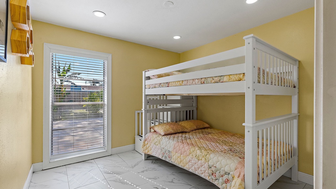 Photo of Bedroom in Town N County Park