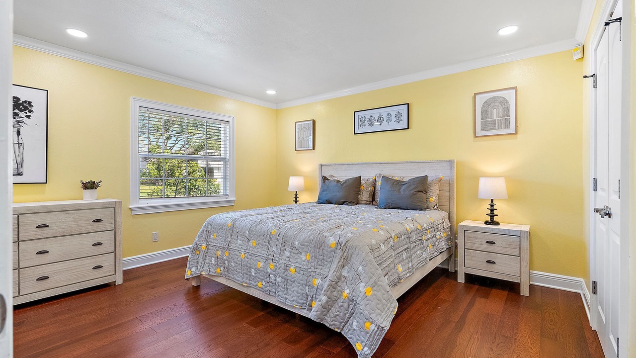 Photo of Bedroom in Town N County Park