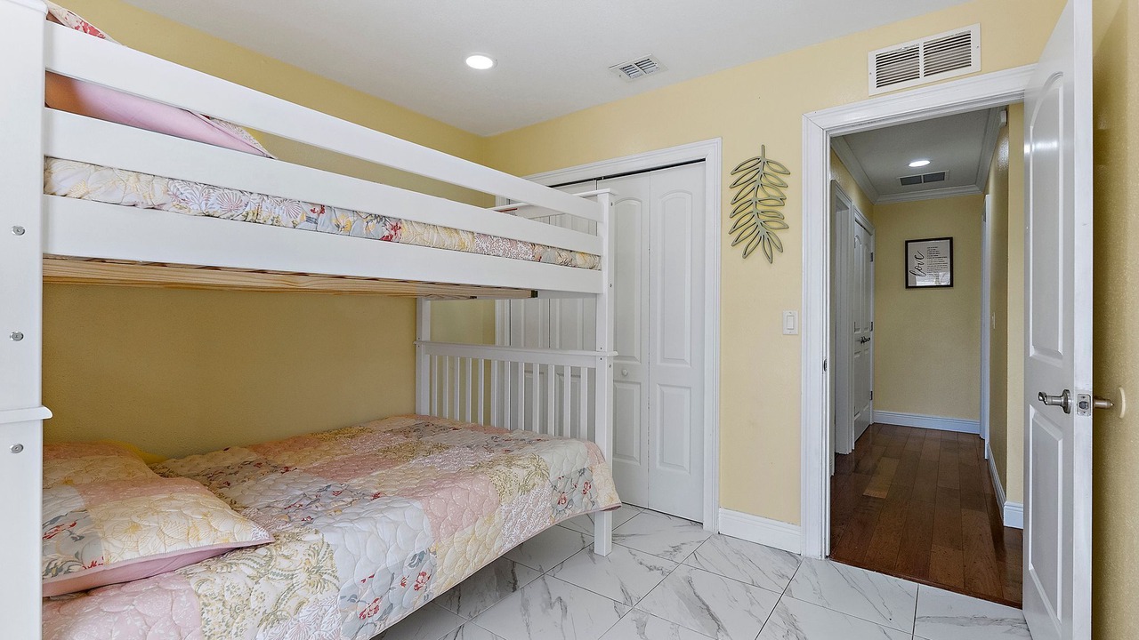 Photo of Bedroom in Town N County Park