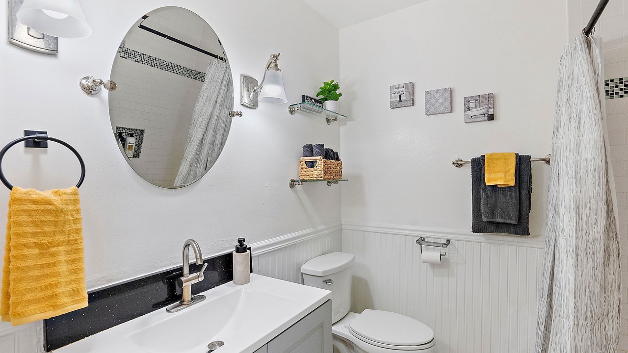 Photo of Bathroom in Town N County Park