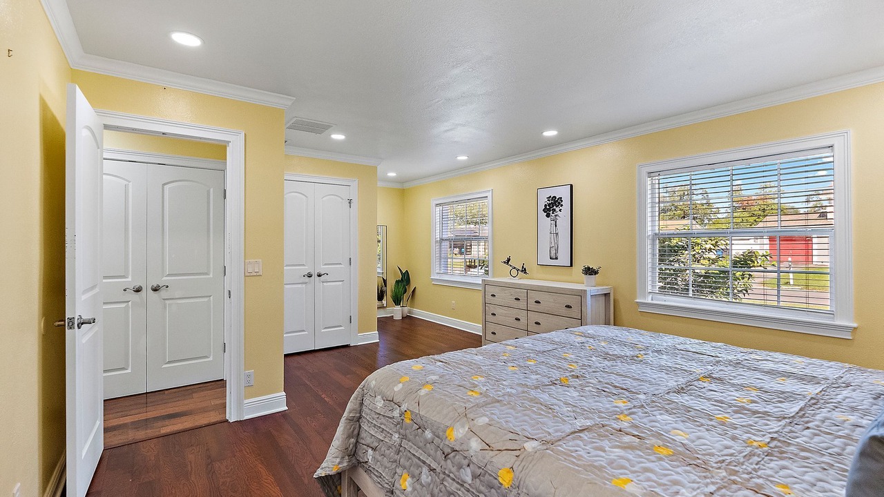 Photo of Bedroom in Town N County Park