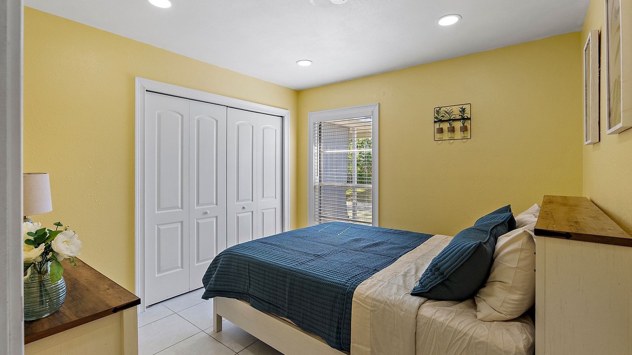 Photo of Bedroom in Town N County Park