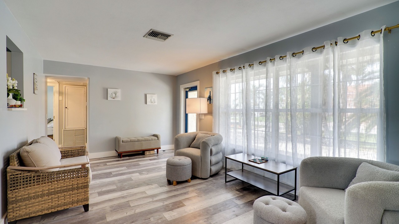 Photo of Livingroom in Yacht Club