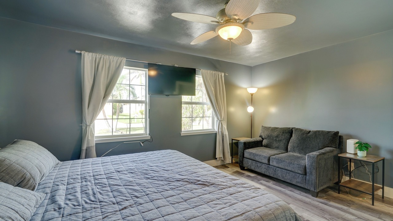 Photo of Bedroom in Yacht Club