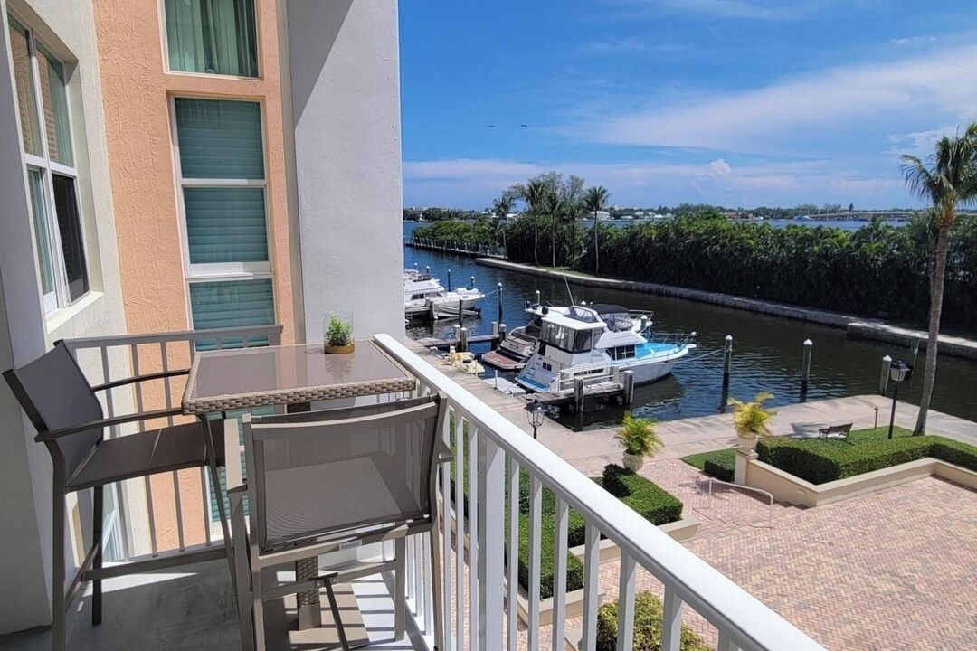 Photo of Patio Balcony in East Ocean Ave