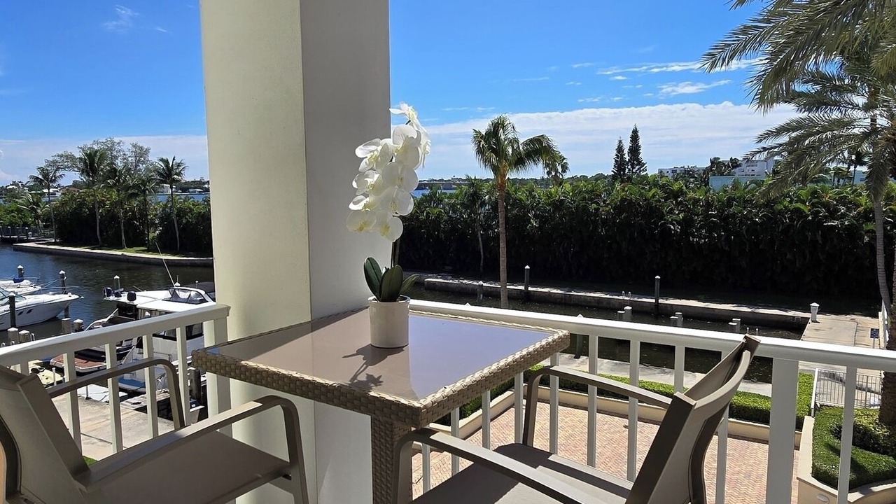 Photo of Patio Balcony in East Ocean Ave