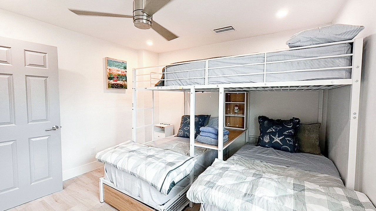 Photo of Bedroom in Oakes Estates