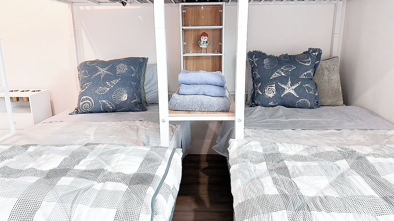 Photo of Bedroom in Oakes Estates