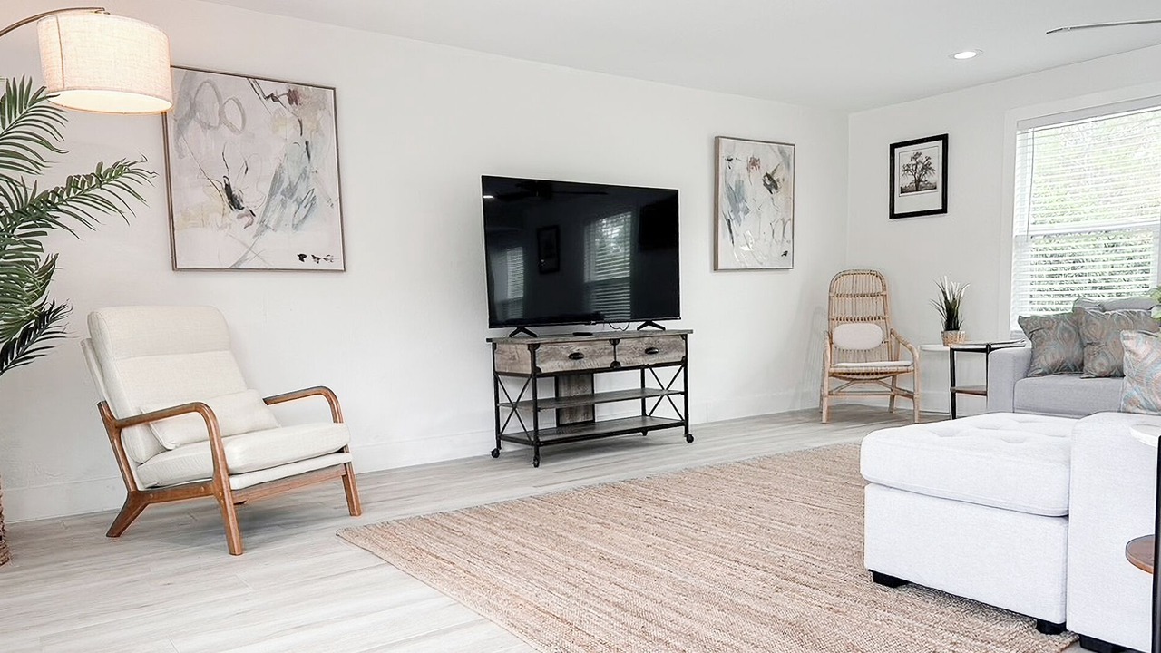 Photo of Livingroom in Oakes Estates