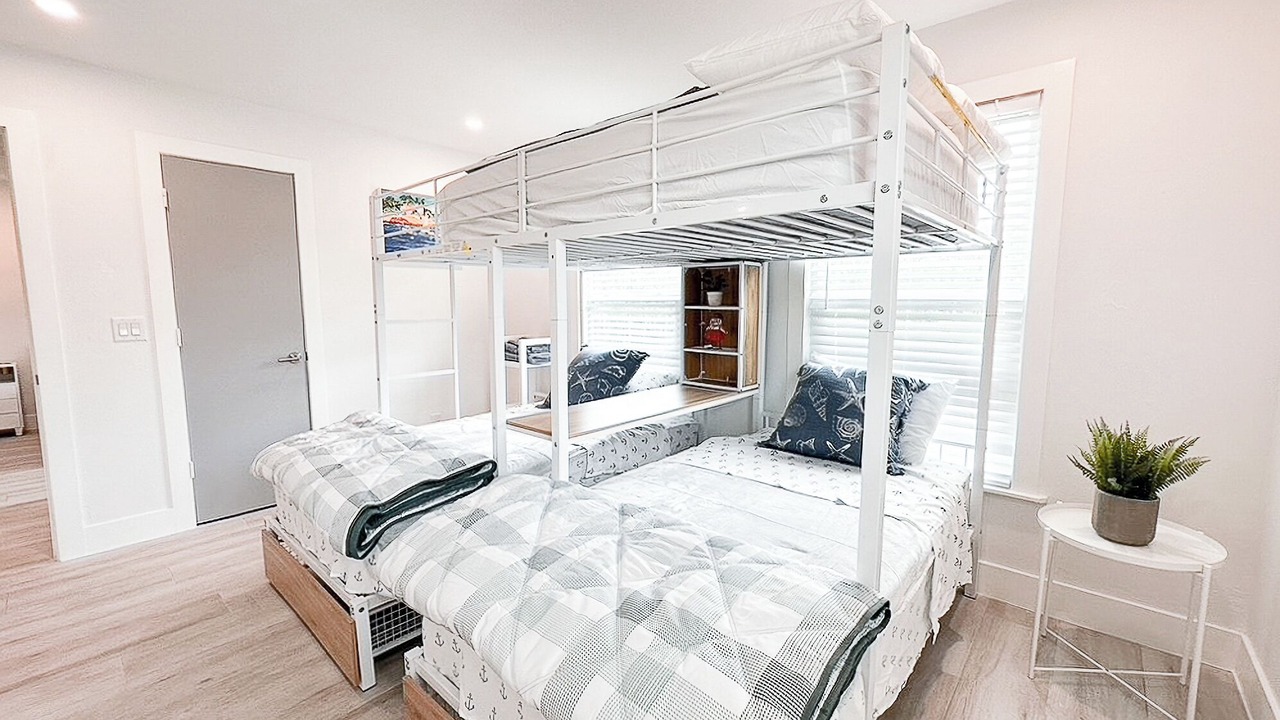 Photo of Bedroom in Oakes Estates
