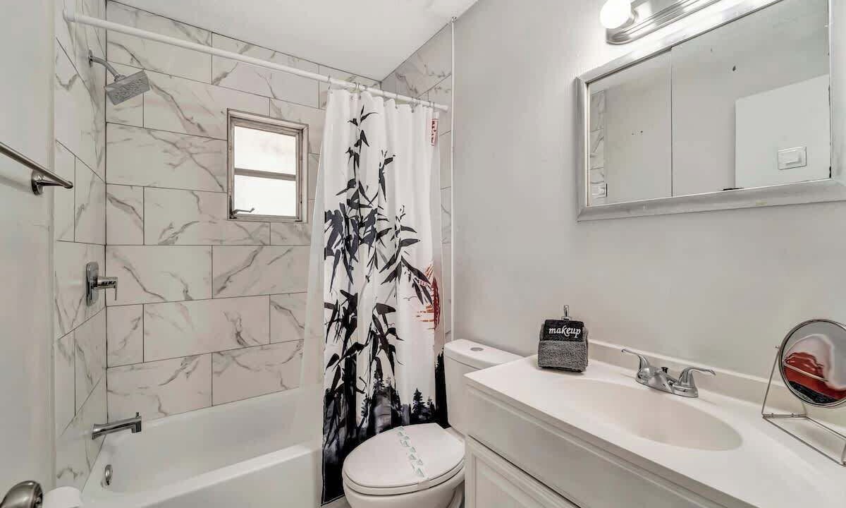 Photo of Bathroom in Bayou Oaks