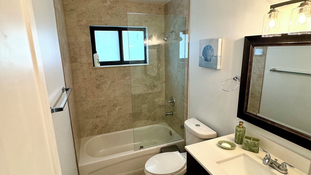 Photo of Bathroom in Hialeah