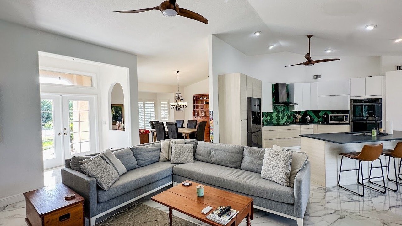 Photo of Livingroom in Saint James City